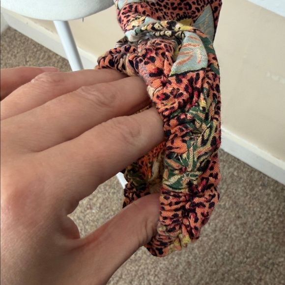 Angie Floral V-Neck Blouse - Picture 3 of 6